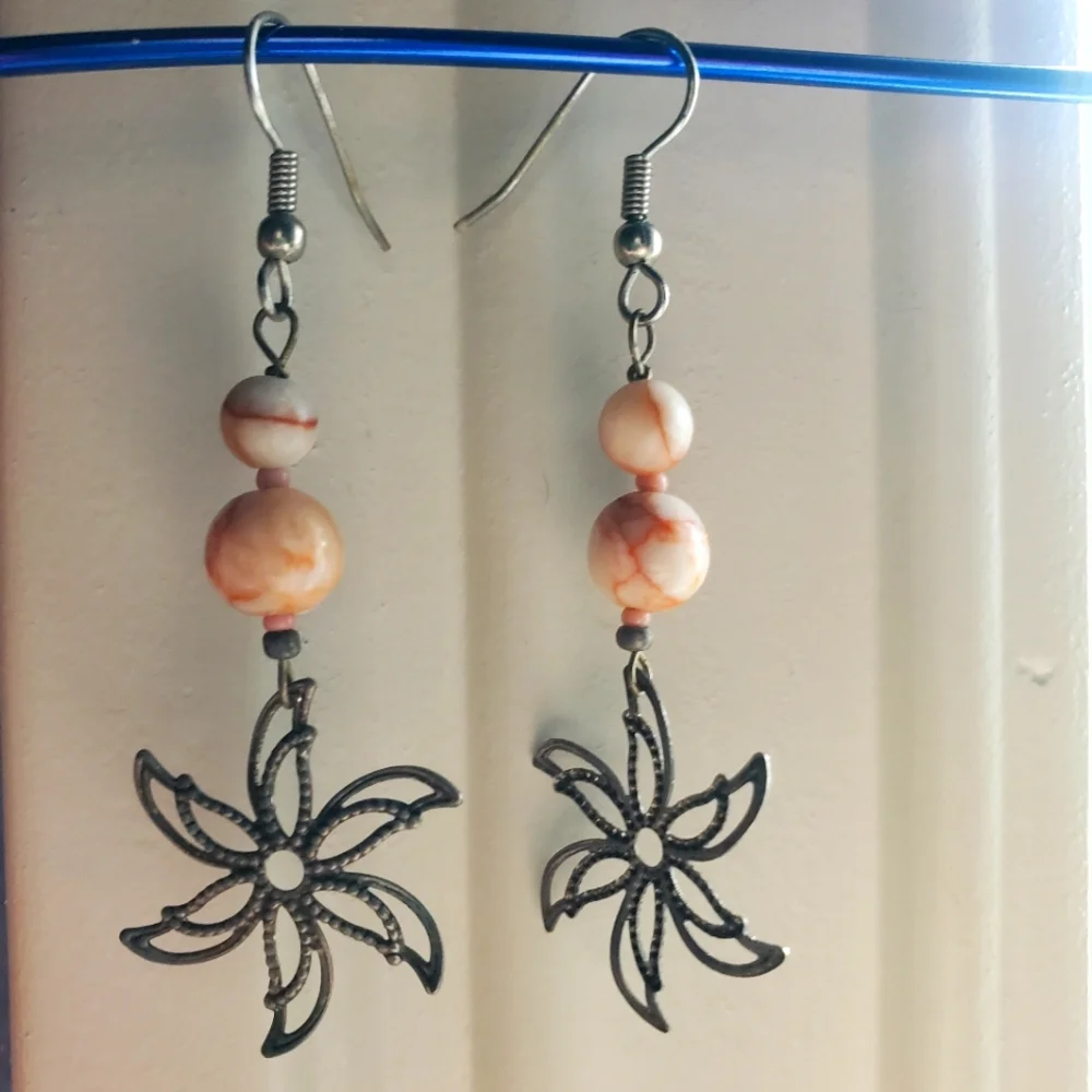 Marbled two-tone pink bead flower/pinwheel dangle earrings